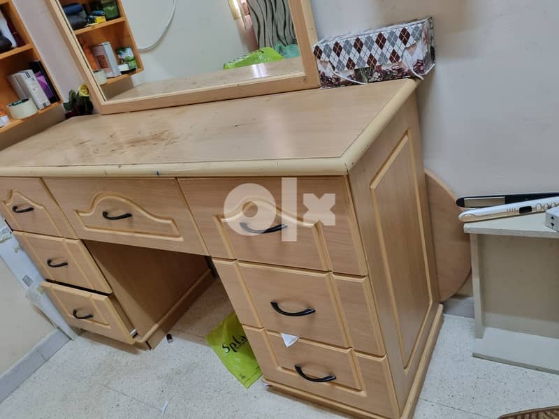 dressing table with drawer and dressing chair 2