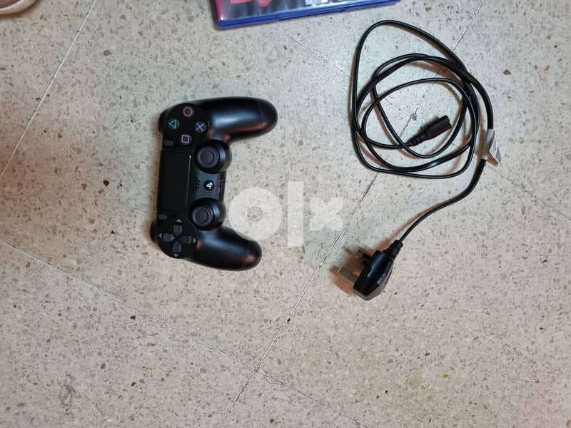 SONY PS4 500 GB HARDLY USED  FOR URGENT SALE AS GOOD AS NEW HARDLY USE 5