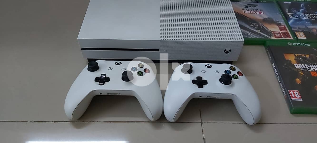 Xbox One S 500gb with 3 games and 2 controllers 6