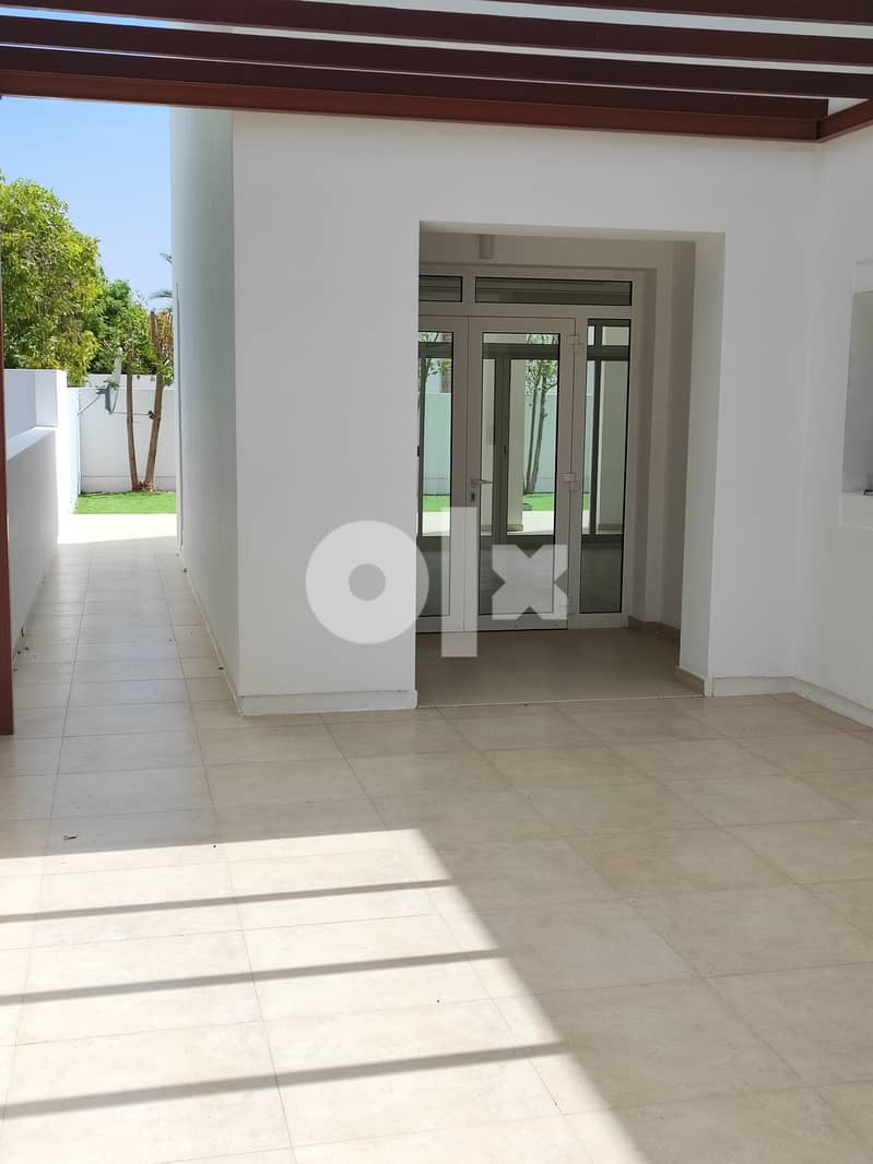 Exclusive Large 3 Bedroom Corner Townhouse / Villa For Rent in Al Mouj 4