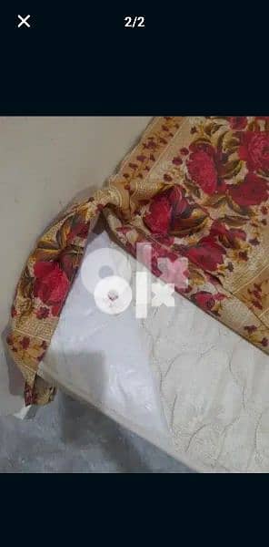 Queen  size bed good condition like new argent  sell 1