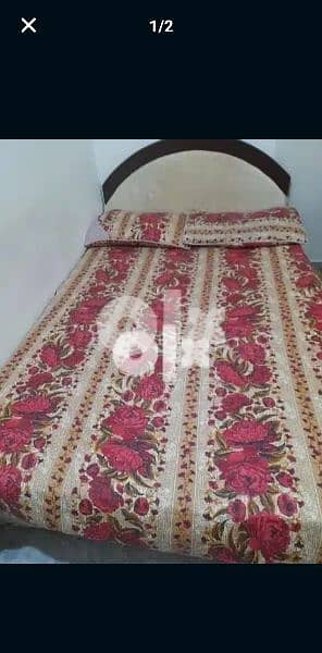 Queen  size bed good condition like new argent  sell 2