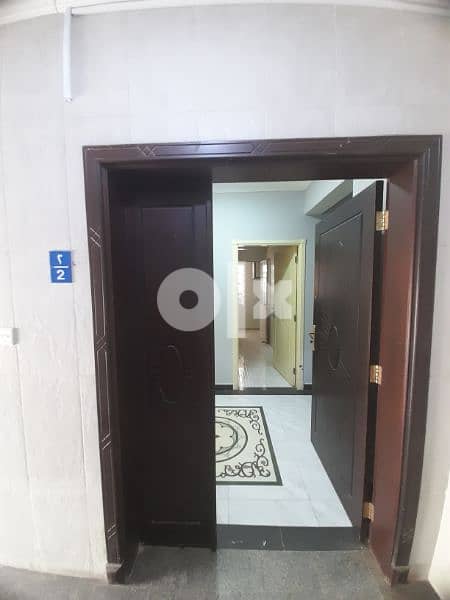 **3 bedrooms flat in Ghubrah 5 minutes to indian school** 0