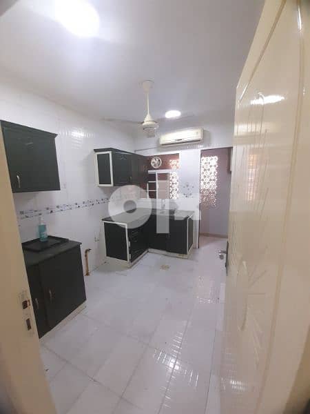 **3 bedrooms flat in Ghubrah 5 minutes to indian school** 4