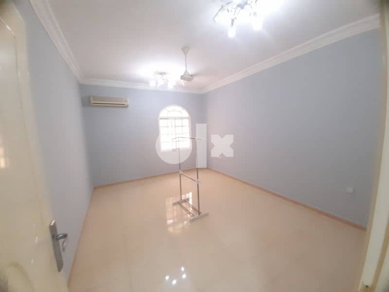 **3 bedrooms flat in Ghubrah 5 minutes to indian school** 6