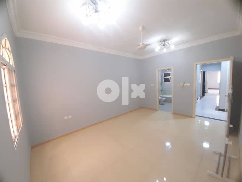 **3 bedrooms flat in Ghubrah 5 minutes to indian school** 11