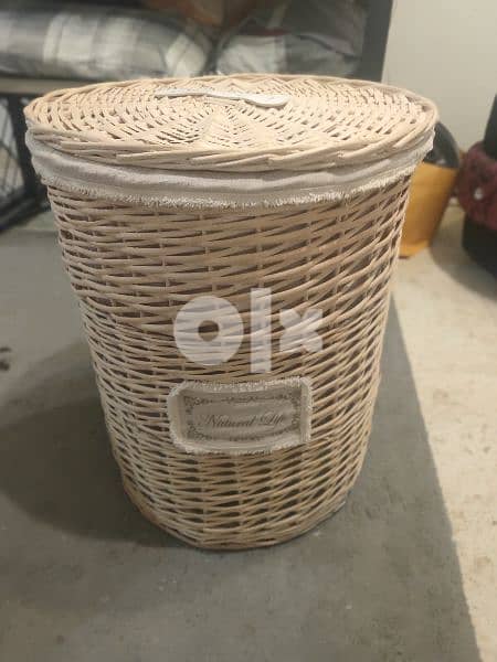 wooden Storage basket very nice com£ition 1