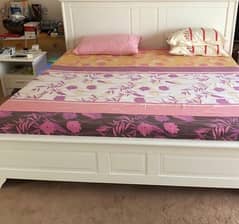 Must Go for quick sale  180/200 king size bed new in condition