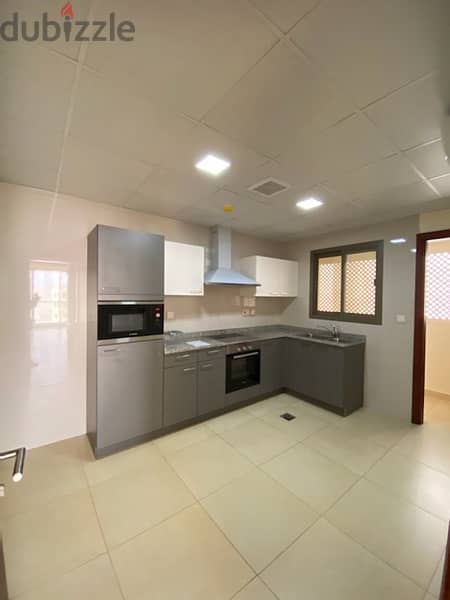 Qurum-3 bedroom apartment to Let 4