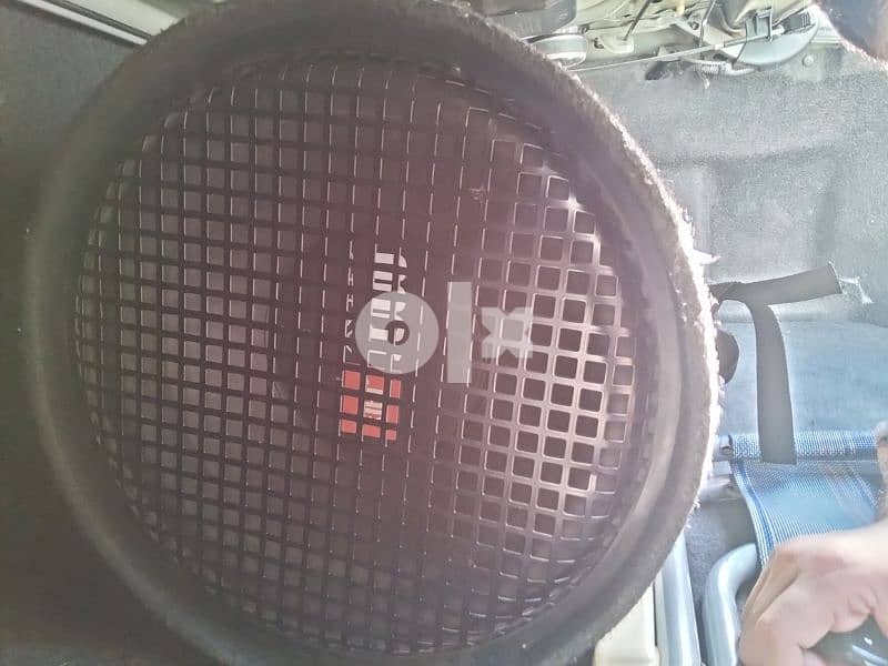 JBL Bazooka 1000 watt. Kenwood amplifier 720 watt. 3