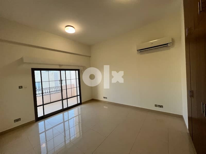 highly recommended 5+1 Bhk at madinat sultan qaboos 11