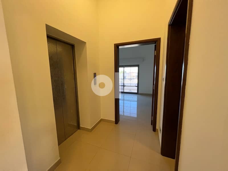 highly recommended 5+1 Bhk at madinat sultan qaboos 15