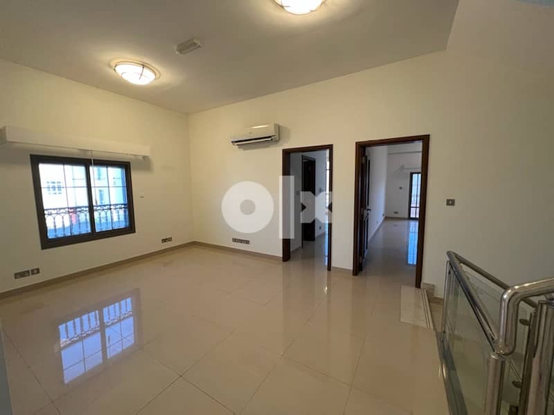 highly recommended 5+1 Bhk at madinat sultan qaboos 18