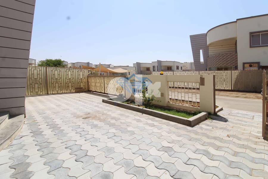 #REF867  Beautiful 4 Bedrooms Villa For Rent in North Al Hail 8