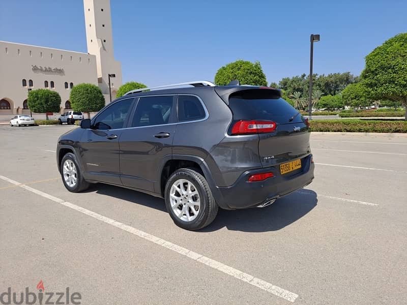 Jeep Cherokee 2015 v6 GCC motor 4X4 2