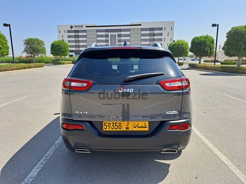 Jeep Cherokee 2015 v6 GCC motor 4X4 3