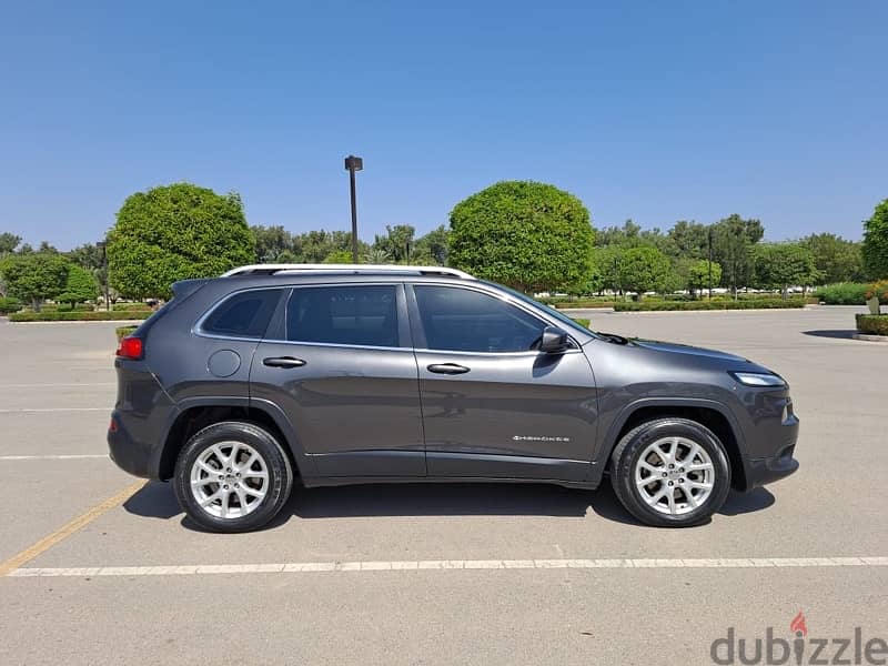 Jeep Cherokee 2015 v6 GCC motor 4X4 6