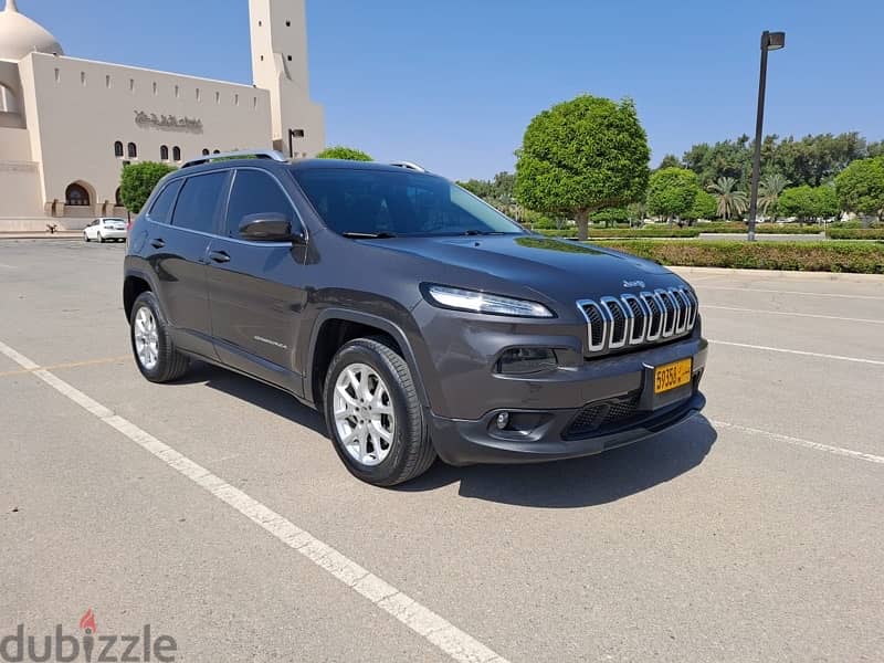 Jeep Cherokee 2015 v6 GCC motor 4X4 7