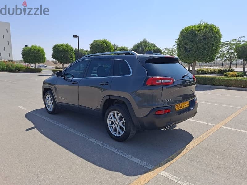 Jeep Cherokee 2015 v6 GCC motor 4X4 12