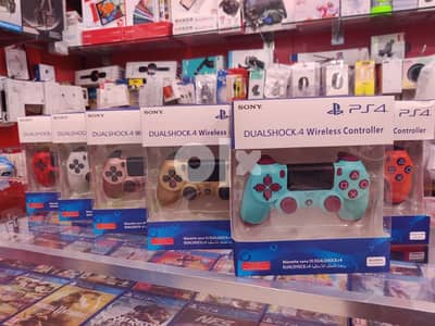 PS4 joystick for sale.   وحدة تحكم بلايستيشن 4 للبيع