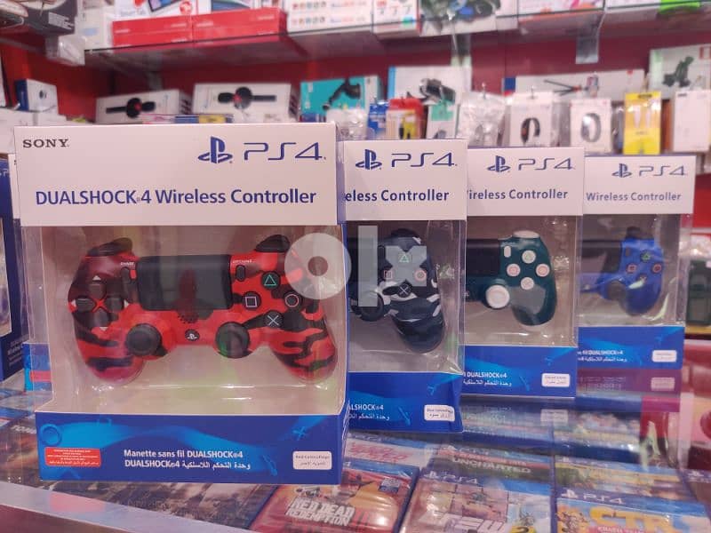 PS4 joystick for sale.   وحدة تحكم بلايستيشن 4 للبيع 3