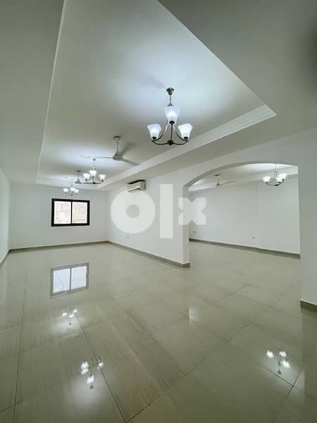 Spacious 2 bedroom flat with study in prime location-Al Khuwair 5