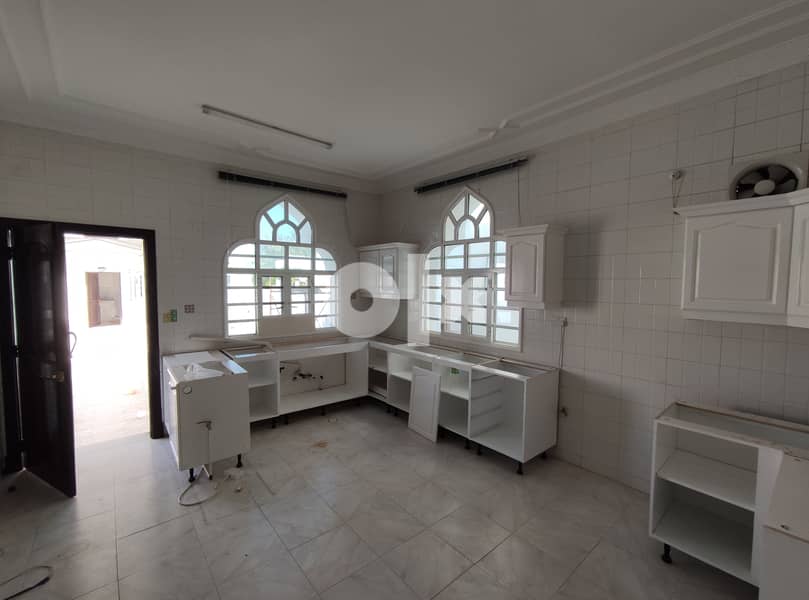 Large Stand Alone Villa in Shatti Al Qurum 10