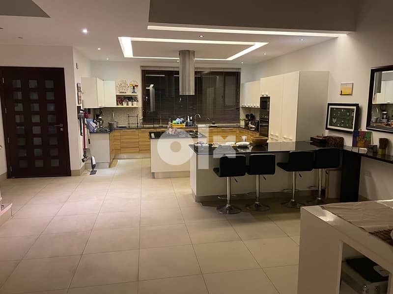 Reduced price from owner luxrry villa in muscat hills, walk to school, 1