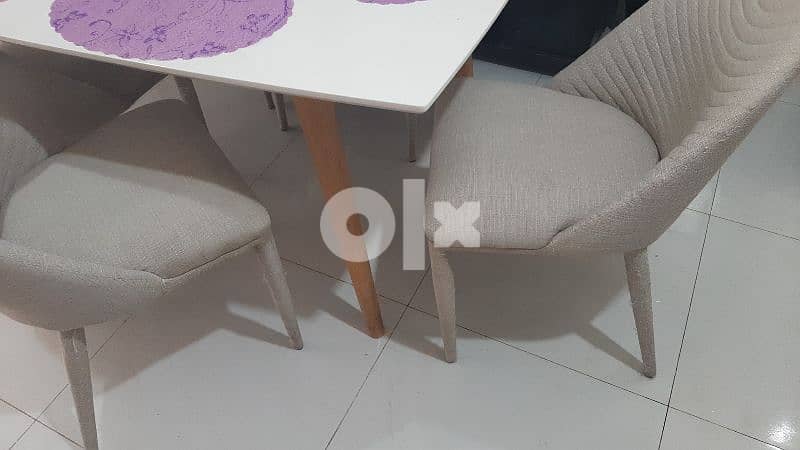 big &modern dinning table  without chairs 2