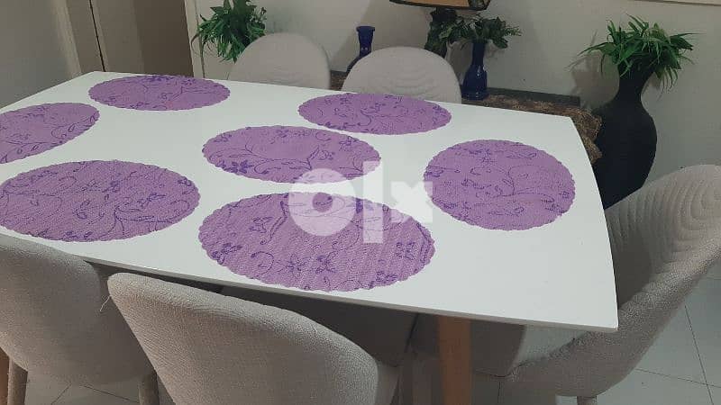 big &modern dinning table  without chairs 3