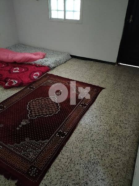 room for rent al khoud souq near Saman haypermarkat 0