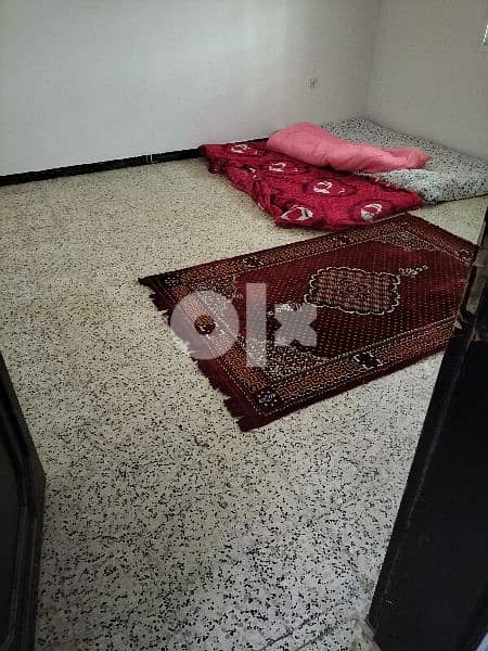 room for rent al khoud souq near Saman haypermarkat 1