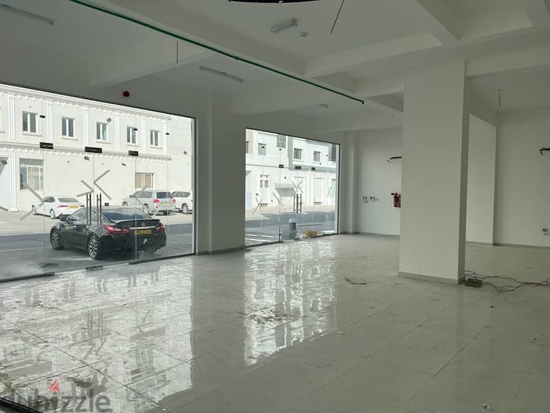 shops and flat for rent Al Khoud 7 محلات وشقق للايجار الخوض ٧ 4