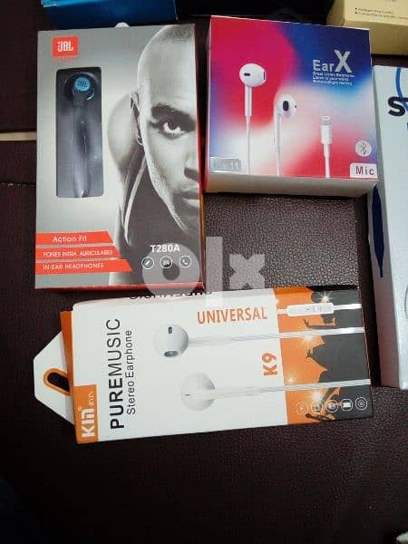 Mobiles phone Accessories for sales shop closed 5