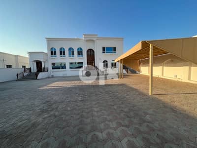 highly recommended mansion 7+2 Bhk stand alone at Qurum Hights