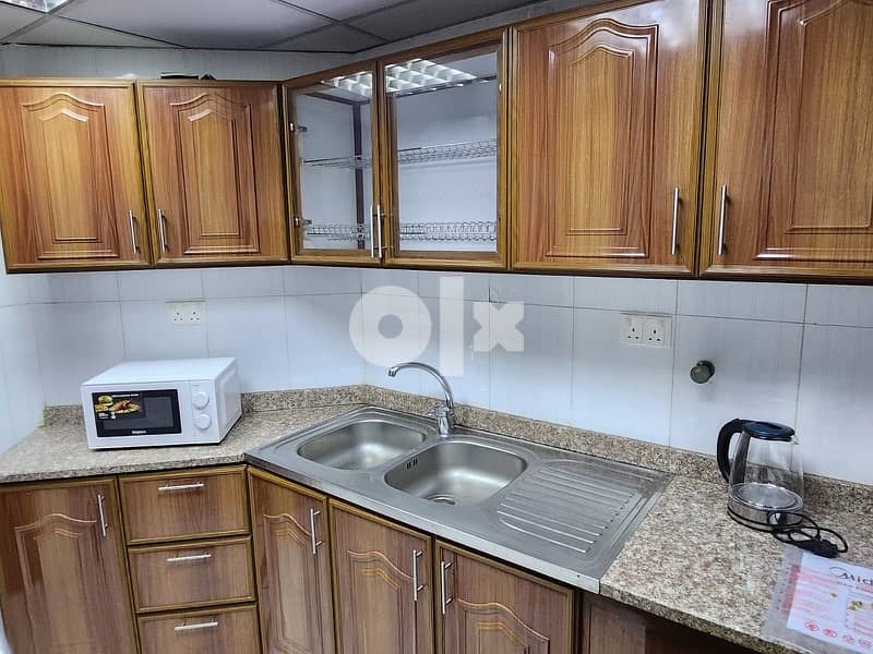 غرفتين وصالة Vip مفروشة فرش جديد ببوشر مقابل فندق الدولفين 2 Bhk 15