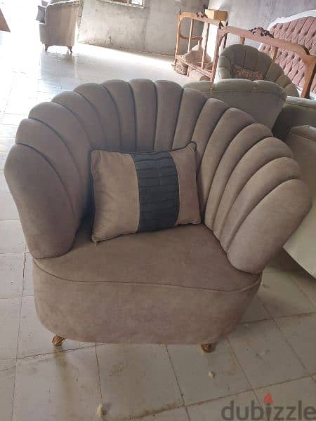 new Round sofa 8th seater  without delivery 320 rial 17