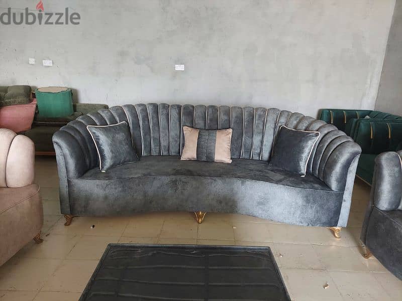 new Round sofa 8th seater  without delivery 320 rial 18