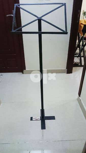 Paper stand Solid one