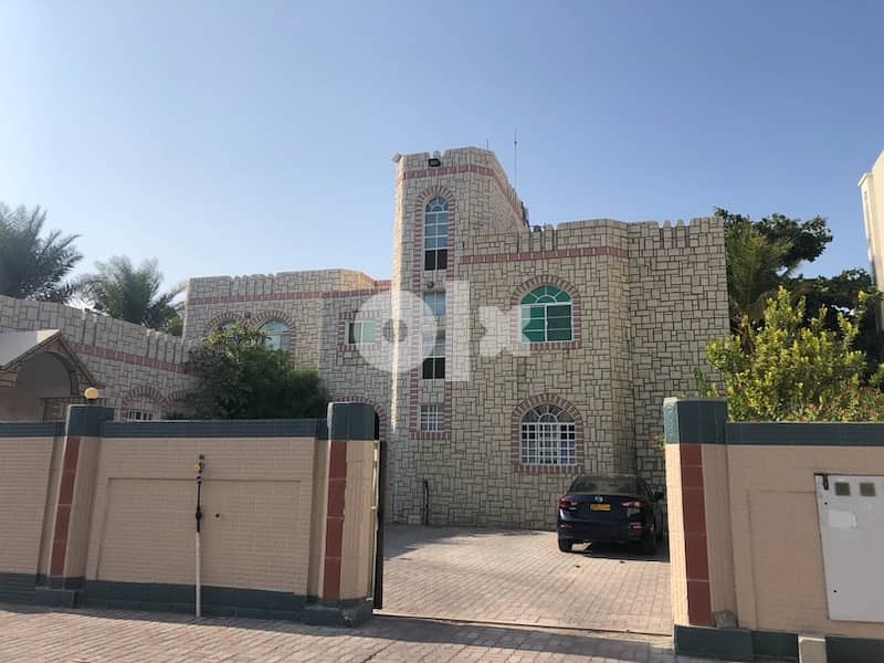 Spacious one bedroom and kitchen near Souq Al Khoud available for rent 0