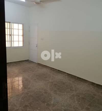 غرفة للإيجار موقع مميز وسعر مناسب Room for monthly rent prime location