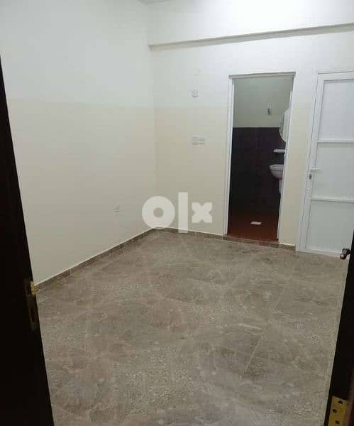 غرفة للإيجار موقع مميز وسعر مناسب Room for monthly rent prime location 5