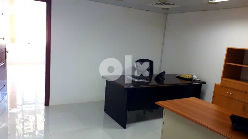 مكتب للإيجار في روي (دارسيت)/ office for rent in ruwi (darsait) 1