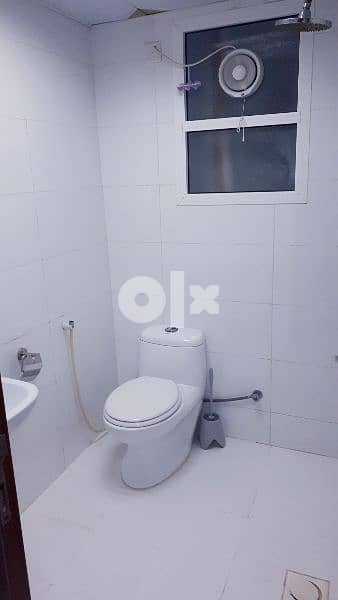 مكتب للإيجار في روي (دارسيت)/ office for rent in ruwi (darsait) 2