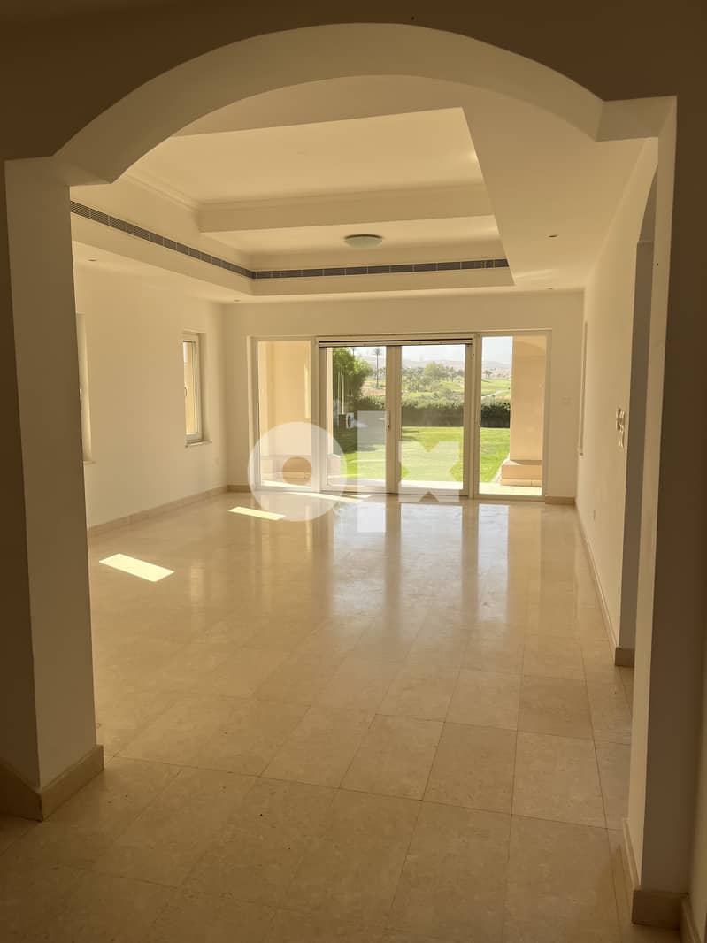 Spaciouus 5 bed family home on Muscat Hills 3