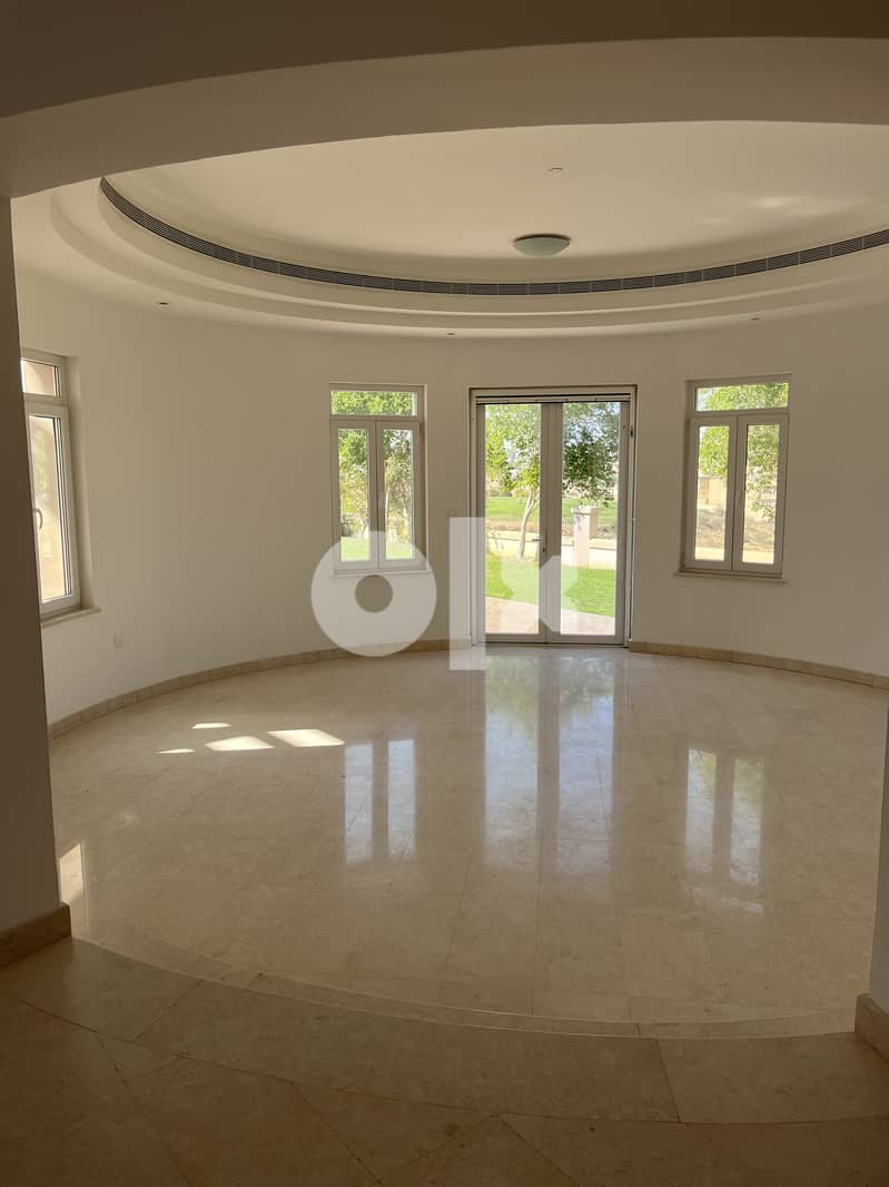 Spaciouus 5 bed family home on Muscat Hills 5
