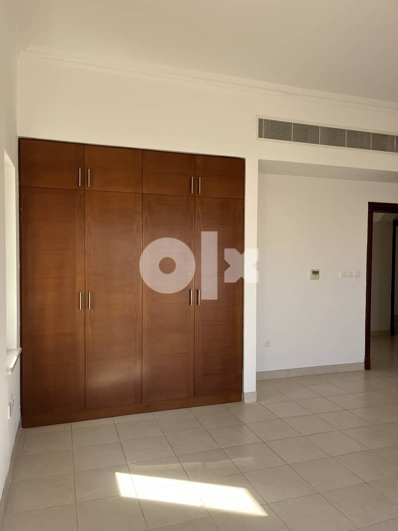 Spaciouus 5 bed family home on Muscat Hills 7