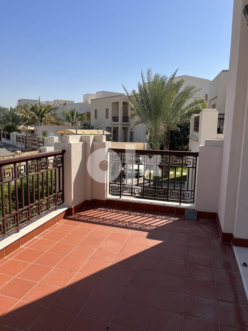 Spaciouus 5 bed family home on Muscat Hills 8
