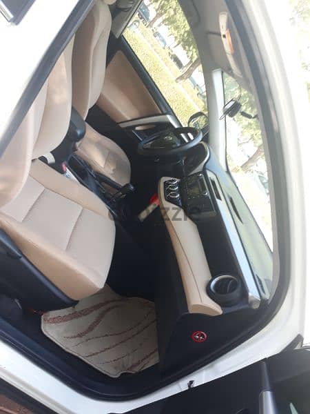 Toyota RAV4 'OMAN CAR' model 2018 good condition for sale 7