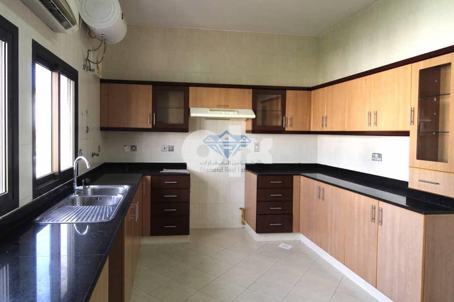 #REF894  Beautiful 3BR Villa for Rent in Qurum 4